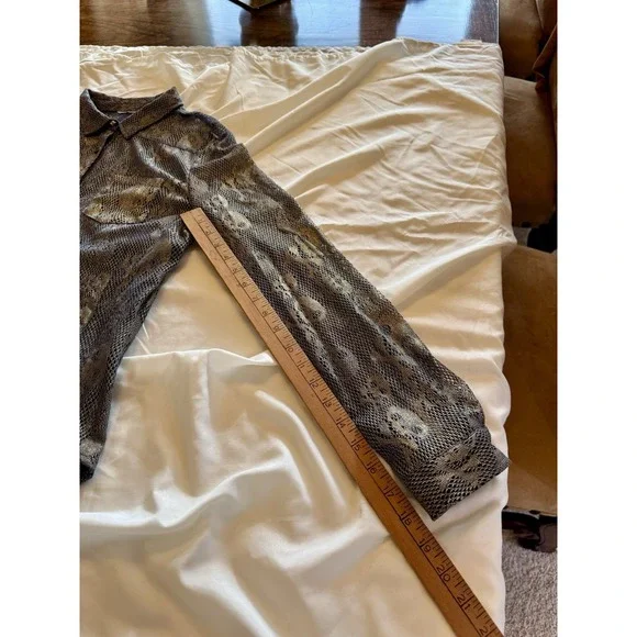 Ladies Medium Black/White Checkered‎ Skull Lace Back Button Up Collared Shirt - Picture 8 of 11